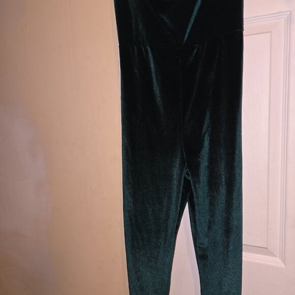 Lulu's velvet jumpsuits - Picture 4 of 6